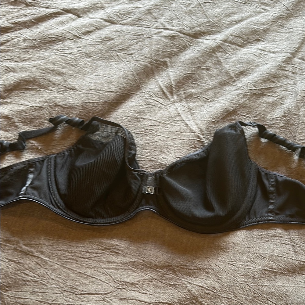 Chantelle Black Underwire Bra with Adjustable Straps